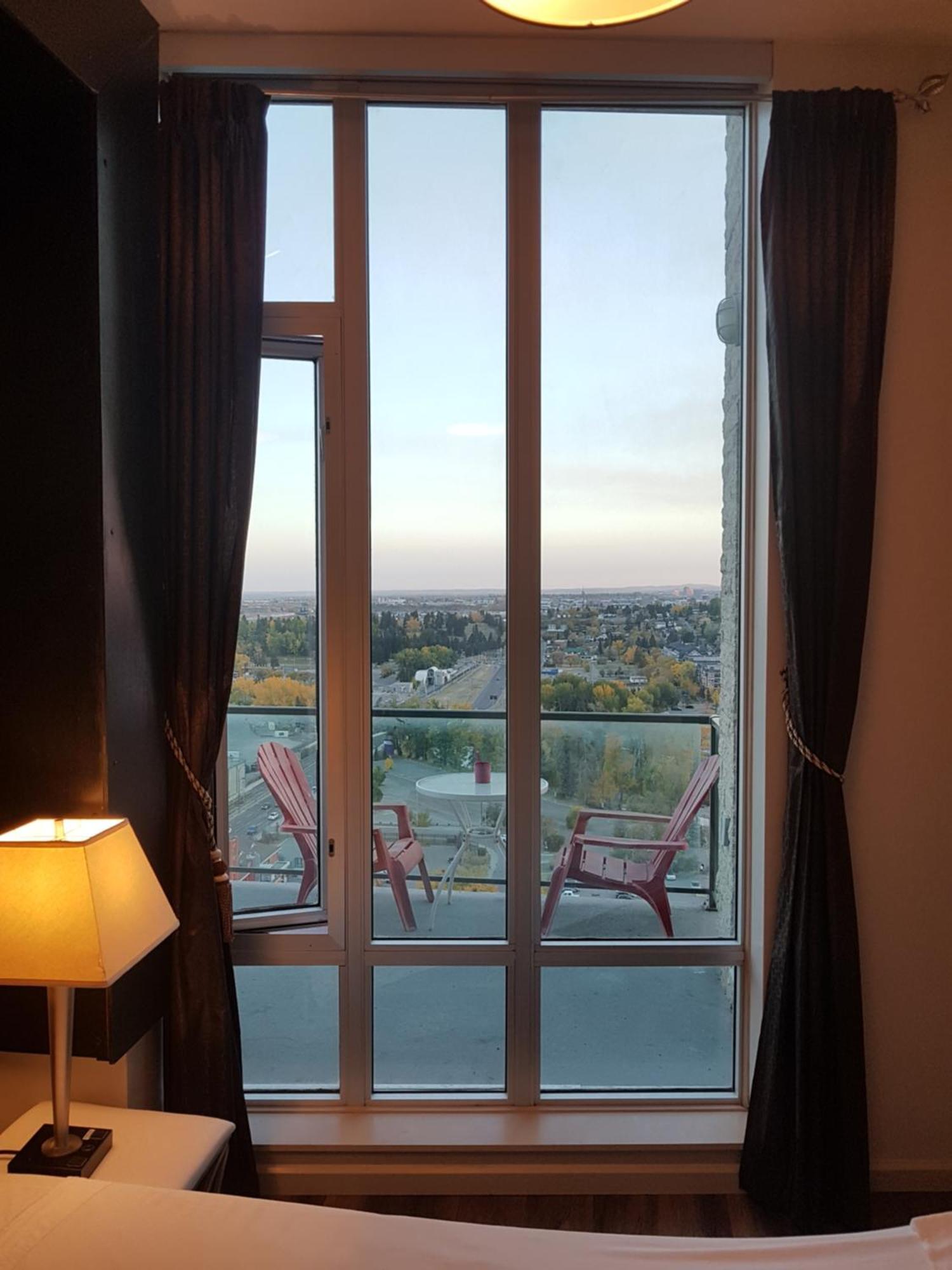Monki Di Executive Suites - Alura YYC Esterno foto