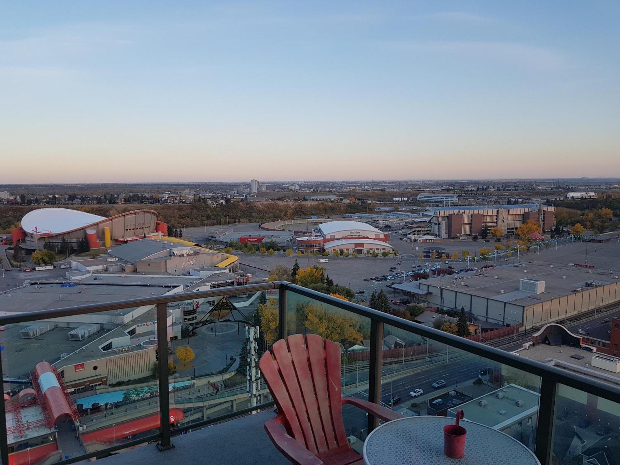 Monki Di Executive Suites - Alura YYC Esterno foto