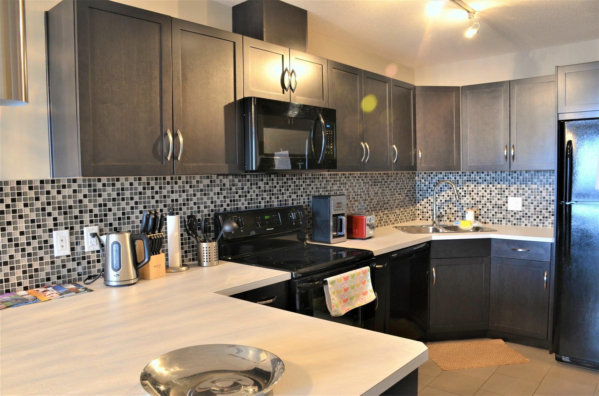 Monki Di Executive Suites - Alura YYC Esterno foto